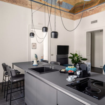 Una cucina privata per ogni suite, fornita di tutto ciò che può servire per soddisfare qualunque necessità dei nostri ospiti.